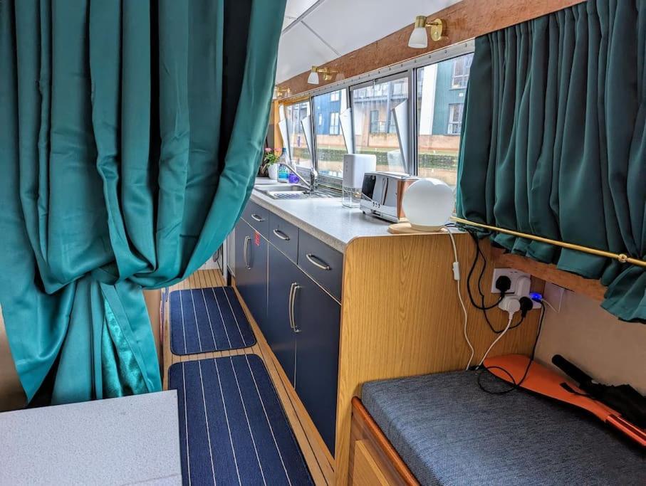 New Horizon - A Beautiful Boat Very Conveniently Located In