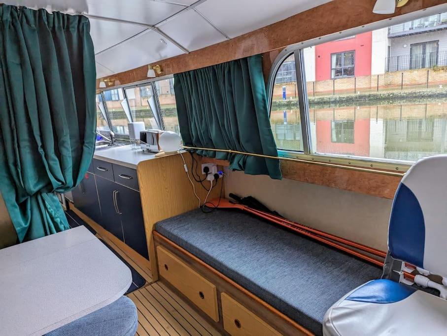 New Horizon - A Beautiful Boat Very Conveniently Located In Chelmsford