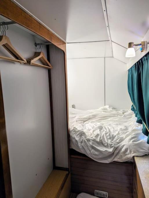 New Horizon - A Beautiful Boat Very Conveniently Located In Hotel en barco Chelmsford