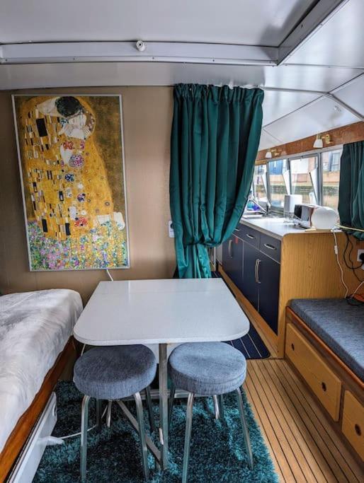 Hotel en barco New Horizon - A Beautiful Boat Very Conveniently Located In Chelmsford
