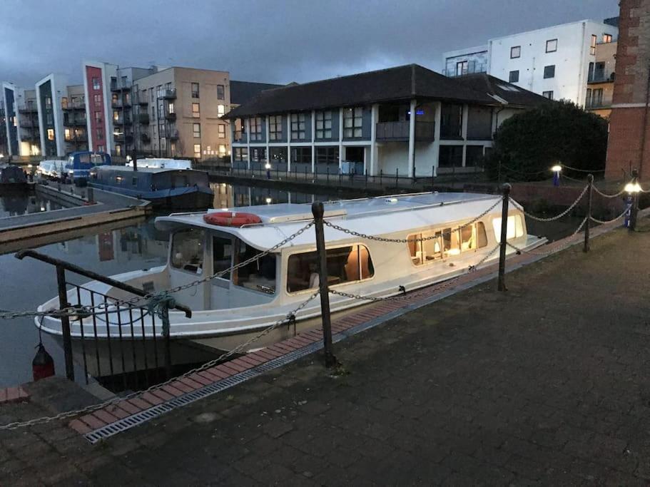 New Horizon - A Beautiful Boat Very Conveniently Located In * Chelmsford