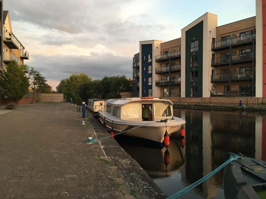 New Horizon - A Beautiful Boat Very Conveniently Located In *